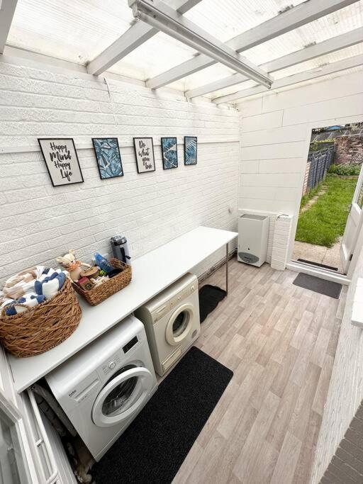 Stylish 3Br Cowes Cottage Close To The Waterfront Kültér fotó